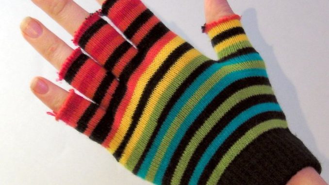 Let's Adapt To Fashion With Fingerless Gloves