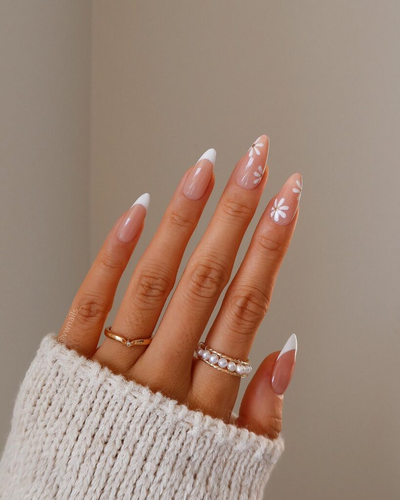 45 Stunning Graduation Nails Perfect For Your Special Day!