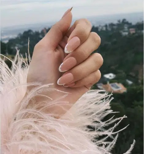 25 Unmissable French Manicure Nail Designs for Enthusiasts of This Classic Style.