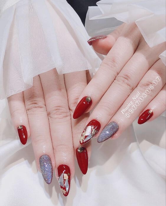 20 Short Red Nails That'll Set the Mood for an Unforgettable Romantic Evening - Life IGYO