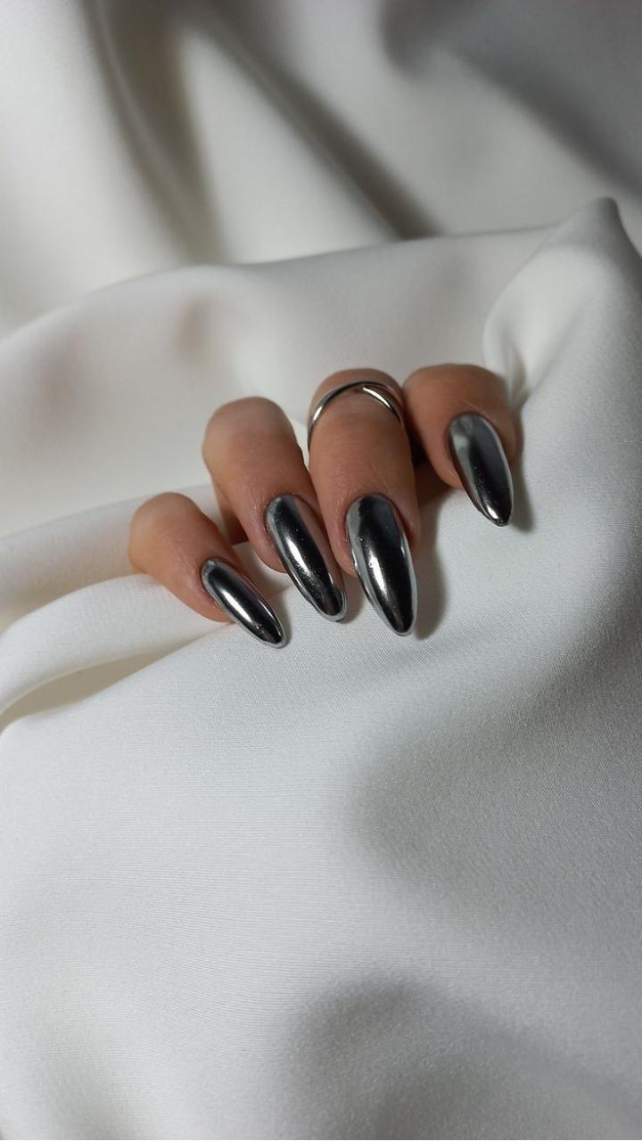 Radiant Reflections: 51+ Stunning Silver Nail Designs for a Sparkling Touch - Life IGYO