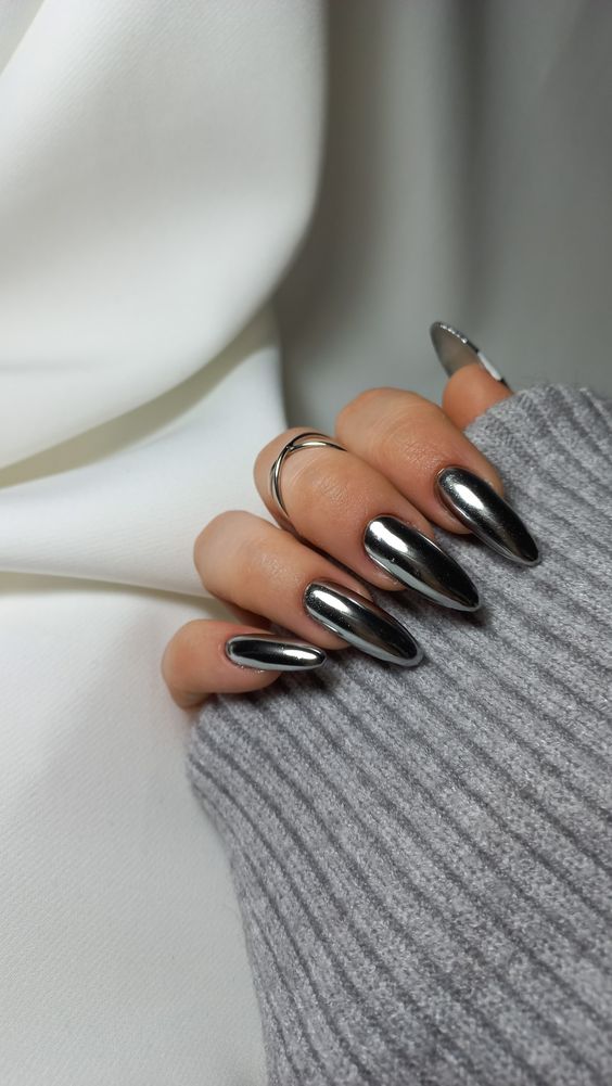 Radiant Reflections: 51+ Stunning Silver Nail Designs for a Sparkling Touch - Life IGYO