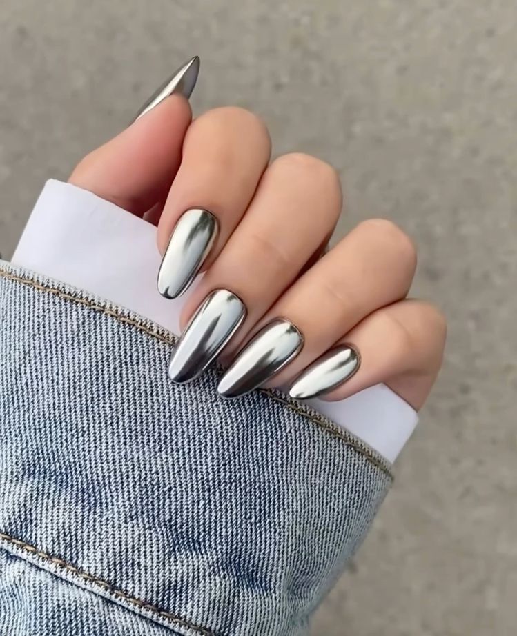 Radiant Reflections: 51+ Stunning Silver Nail Designs for a Sparkling Touch - Life IGYO