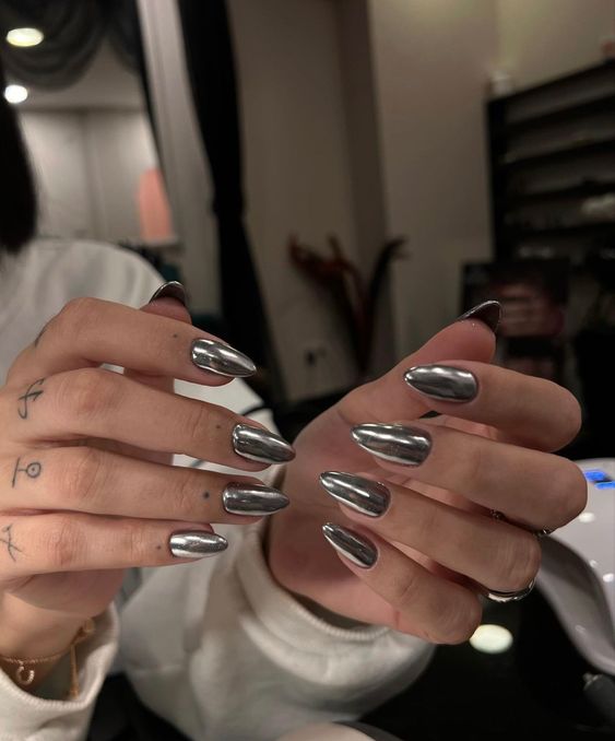 Radiant Reflections: 51+ Stunning Silver Nail Designs for a Sparkling Touch - Life IGYO