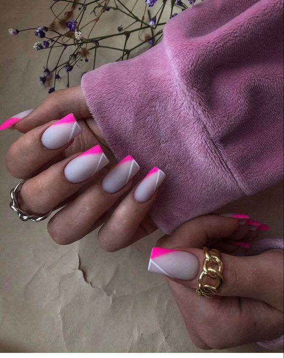 30 Absolutely Stylish Square French Tip Nail Designs - Life IGYO