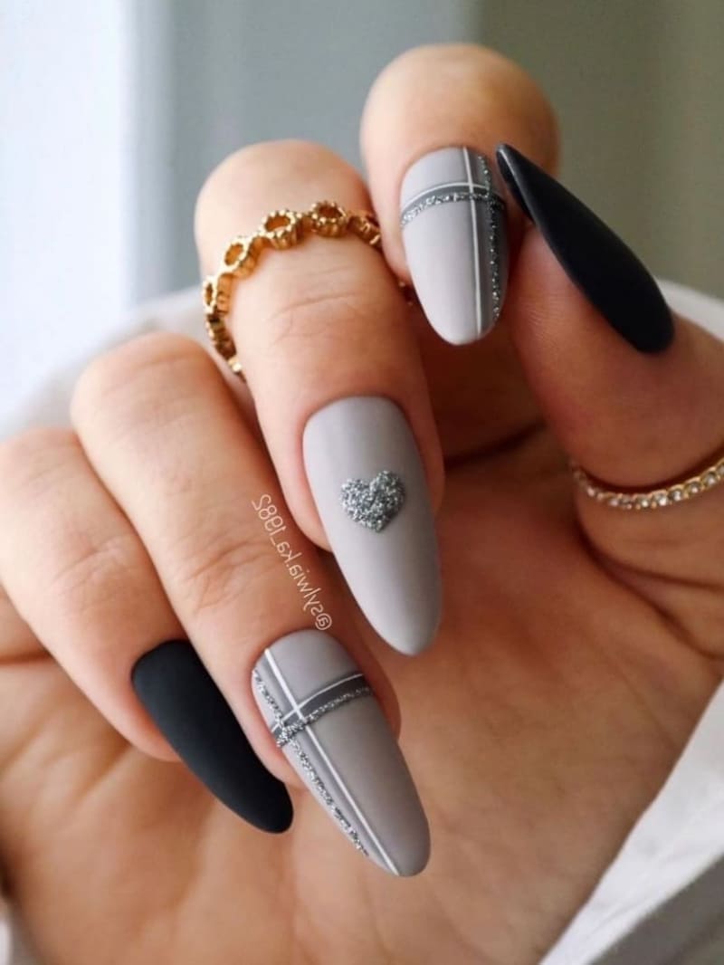 "30 Chic and Stylish Gray паіɩ Designs for an Elegant Look"