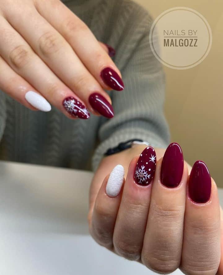 burgundy nails