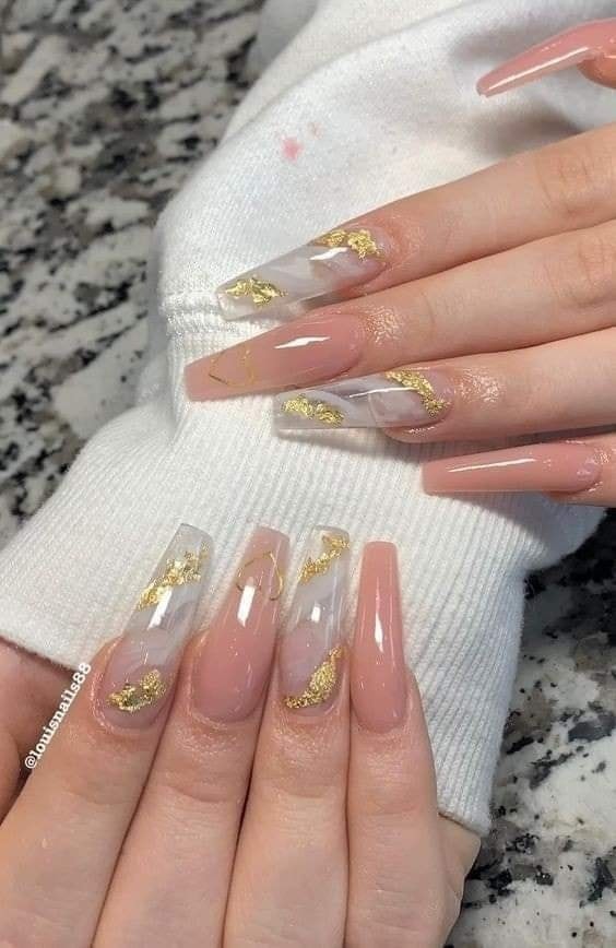 30 Elegant White And Gold Nail Ideas For Chic Ladies