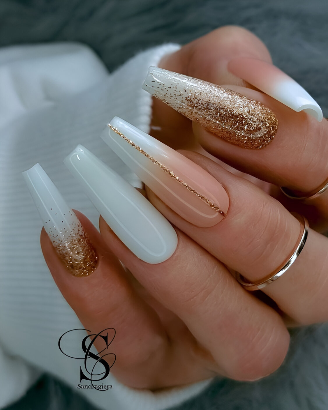 30 Elegant White And Gold Nail Ideas For Chic Ladies