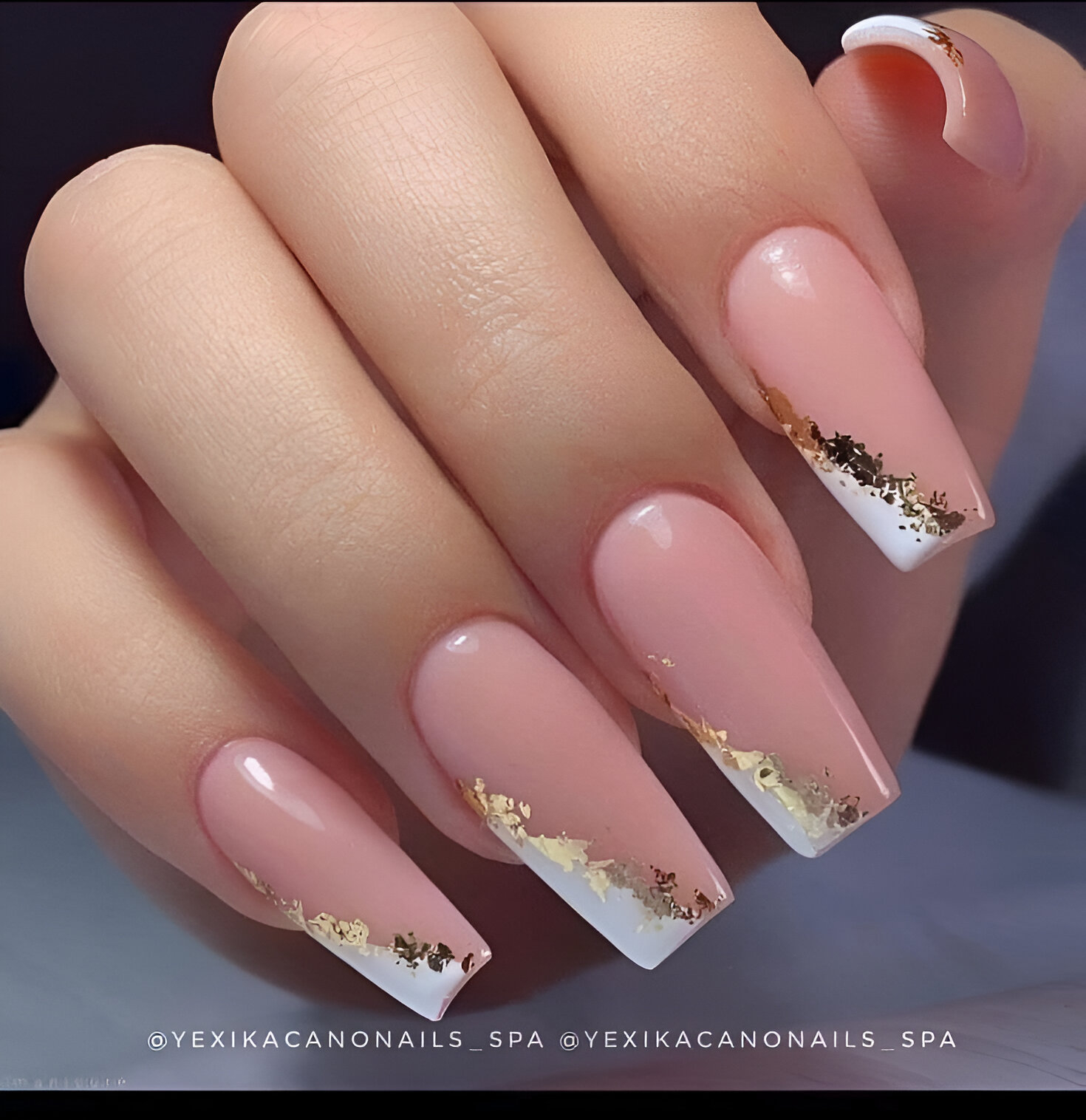 30 Elegant White And Gold Nail Ideas For Chic Ladies