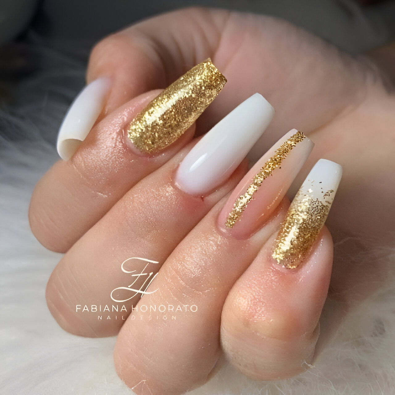 30 Elegant White And Gold Nail Ideas For Chic Ladies