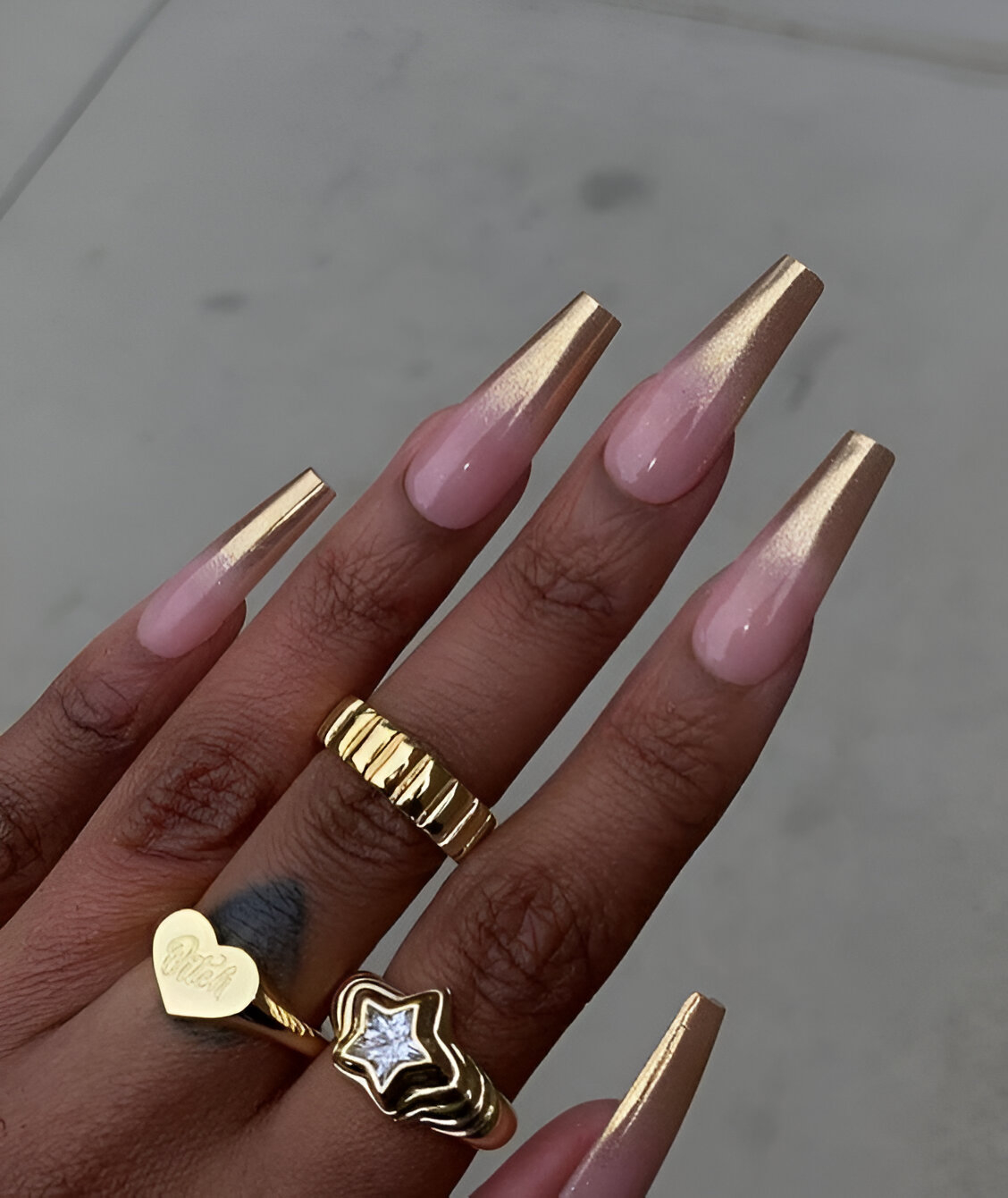 30 Elegant White And Gold Nail Ideas For Chic Ladies