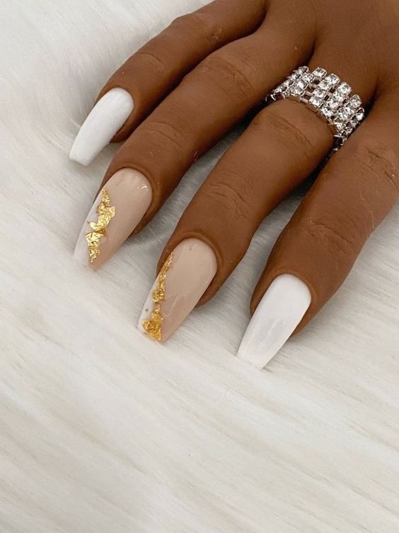 30 Elegant White And Gold Nail Ideas For Chic Ladies