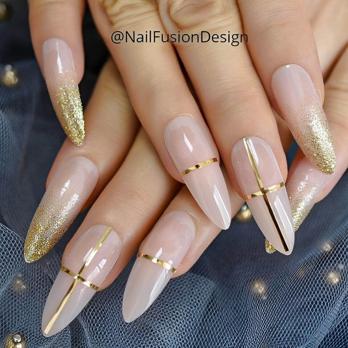 30 Elegant White And Gold Nail Ideas For Chic Ladies