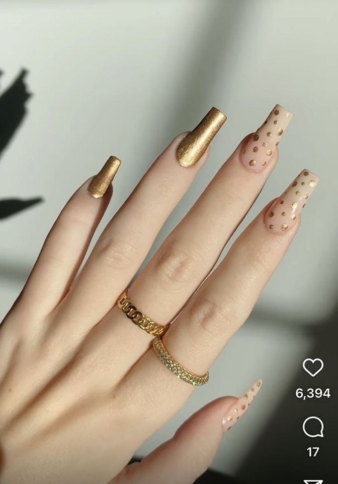 30 Elegant White And Gold Nail Ideas For Chic Ladies