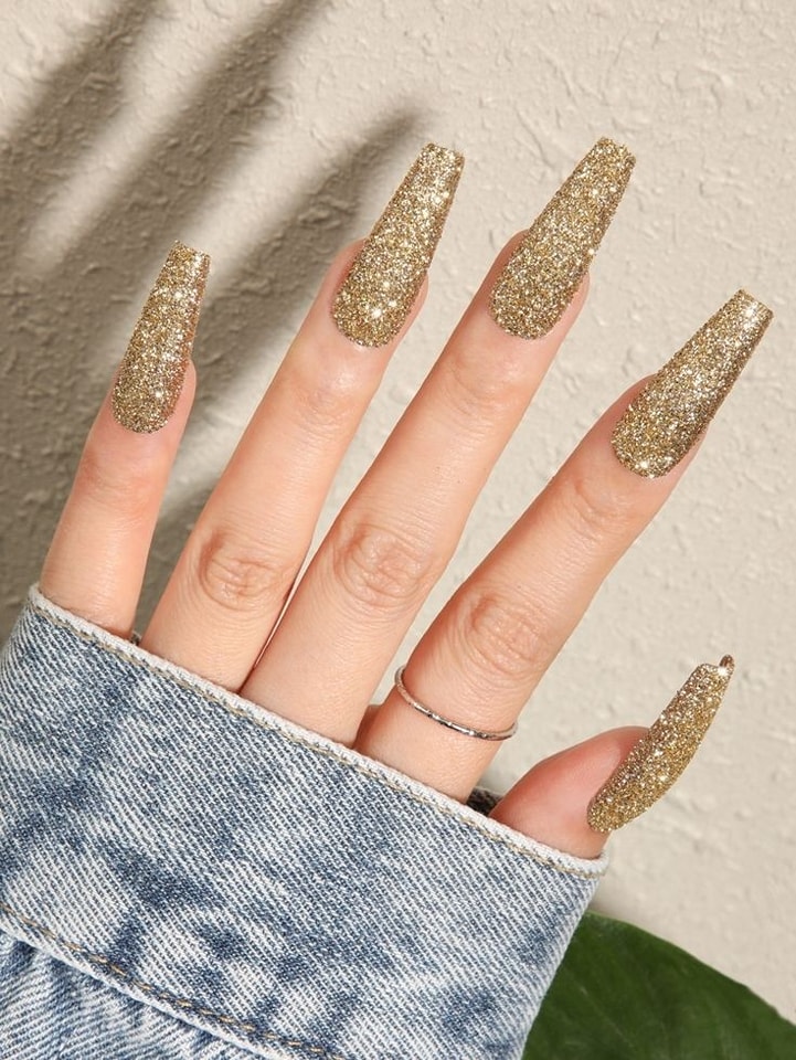 30 Elegant White And Gold Nail Ideas For Chic Ladies