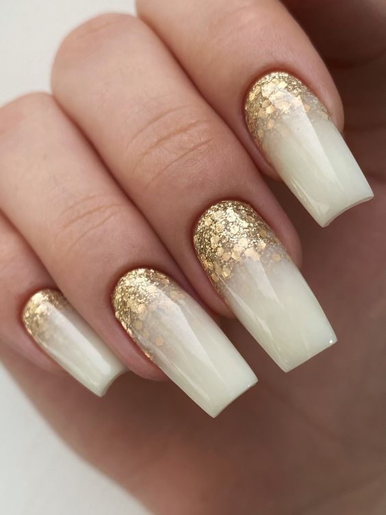 30 Elegant White And Gold Nail Ideas For Chic Ladies