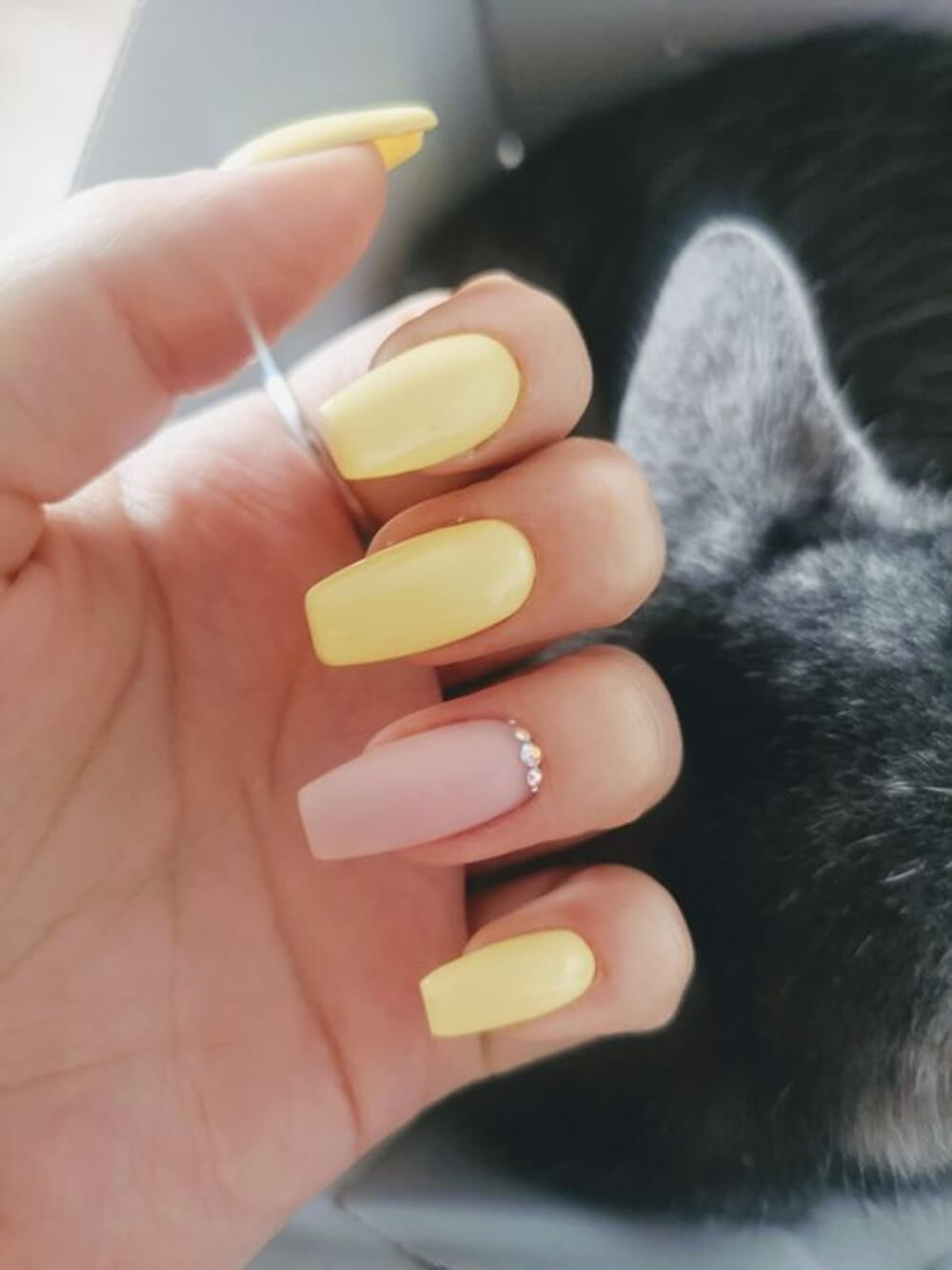 40 Stunning Yellow Acrylic Nails To Shine All Year Long