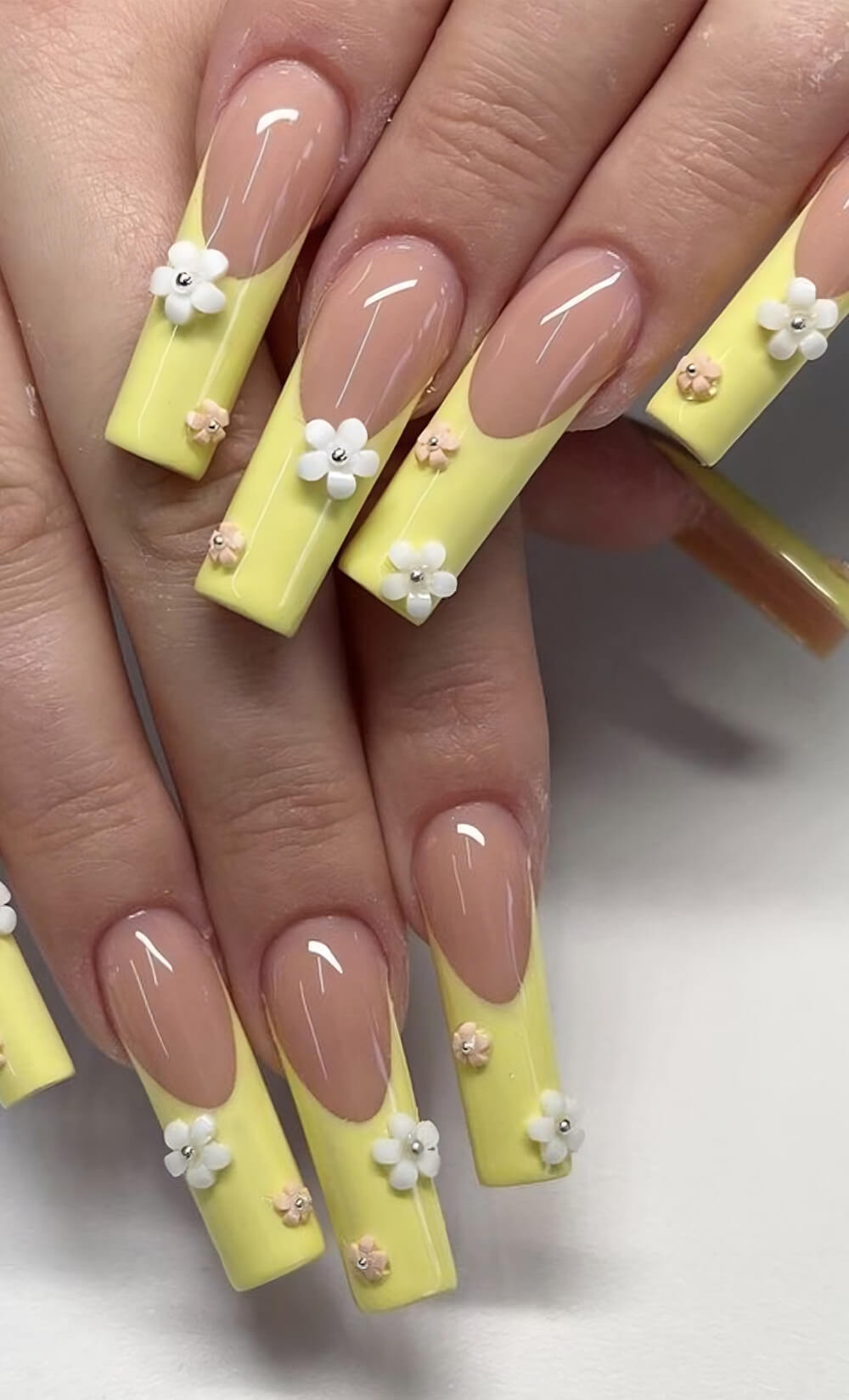 40 Stunning Yellow Acrylic Nails To Shine All Year Long