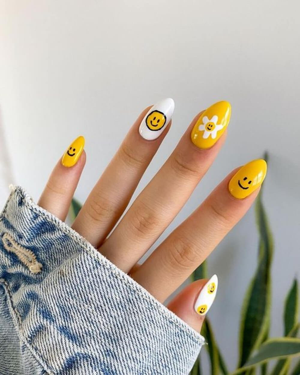 40 Stunning Yellow Acrylic Nails To Shine All Year Long