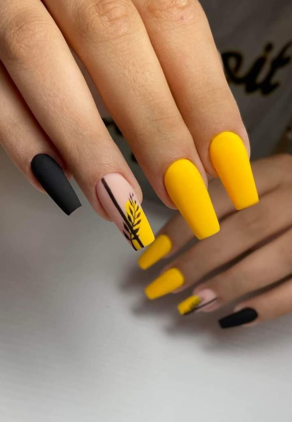 40 Stunning Yellow Acrylic Nails To Shine All Year Long