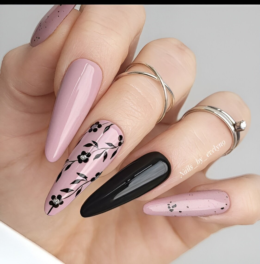 45 Feminine Nail Art Ideas To Turn Your Hands Into Flowers