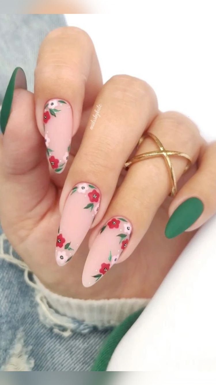 45 Feminine Nail Art Ideas To Turn Your Hands Into Flowers