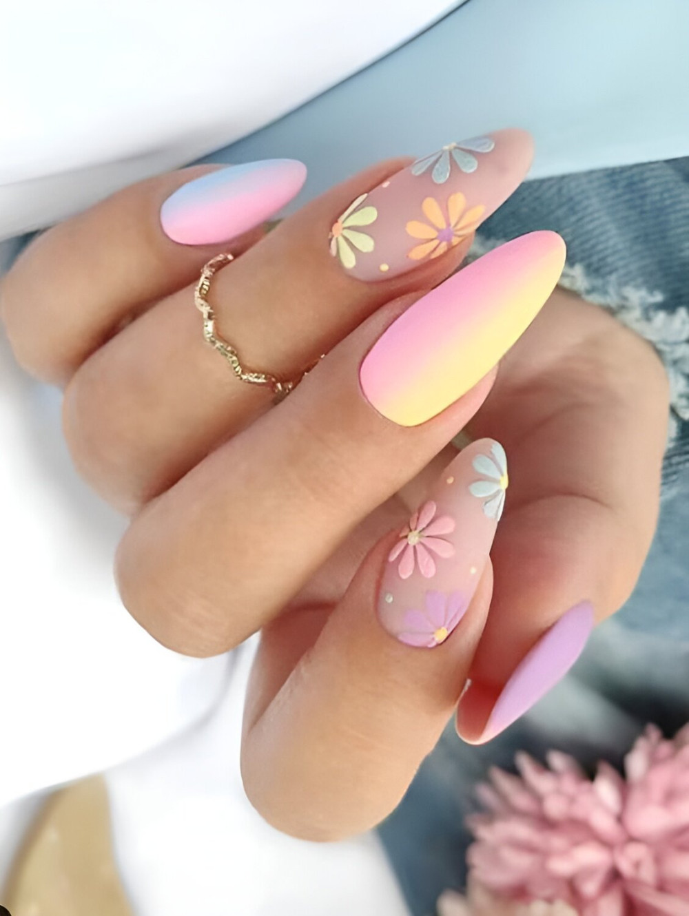 45 Feminine Nail Art Ideas To Turn Your Hands Into Flowers