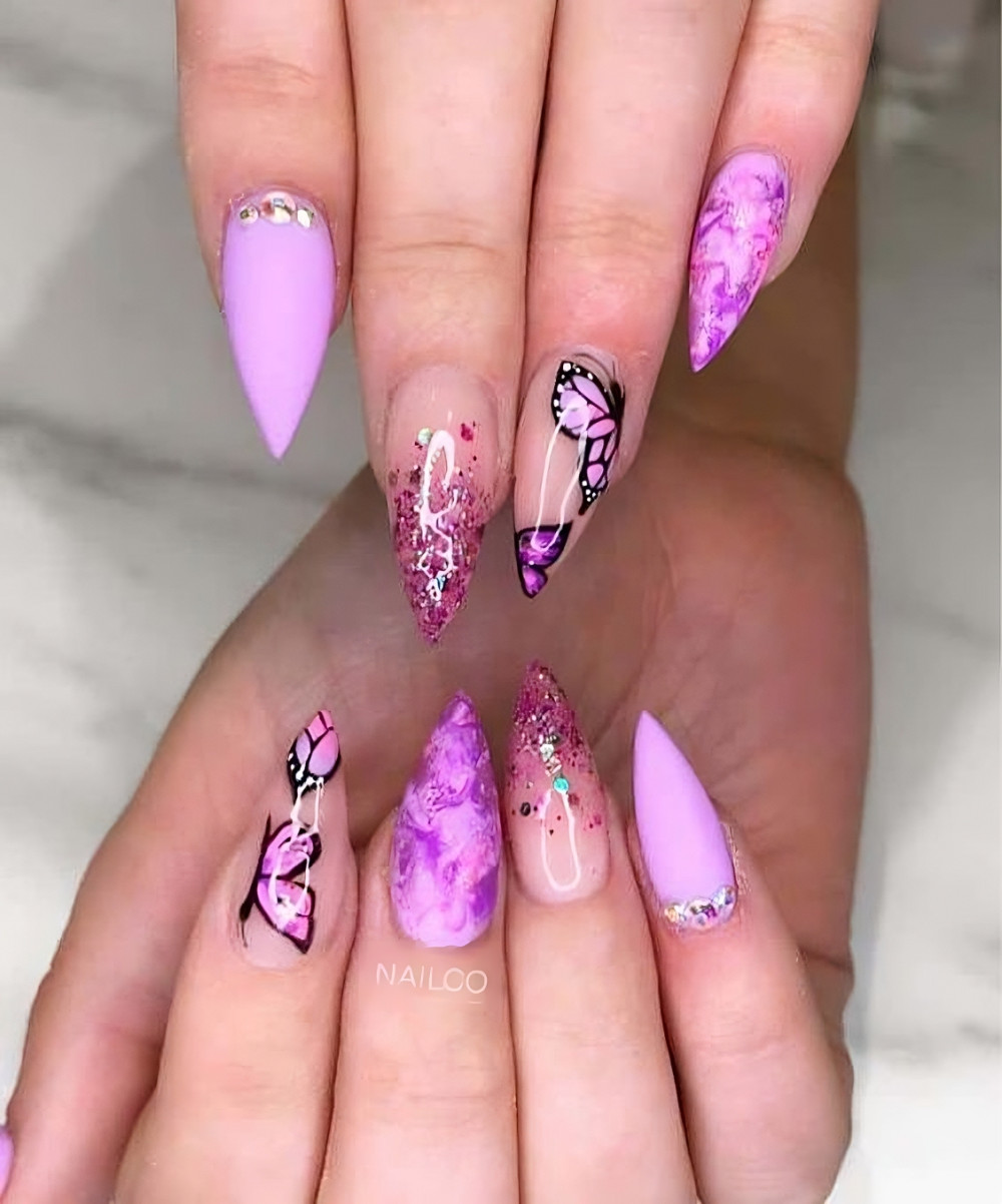 45 Feminine Nail Art Ideas To Turn Your Hands Into Flowers