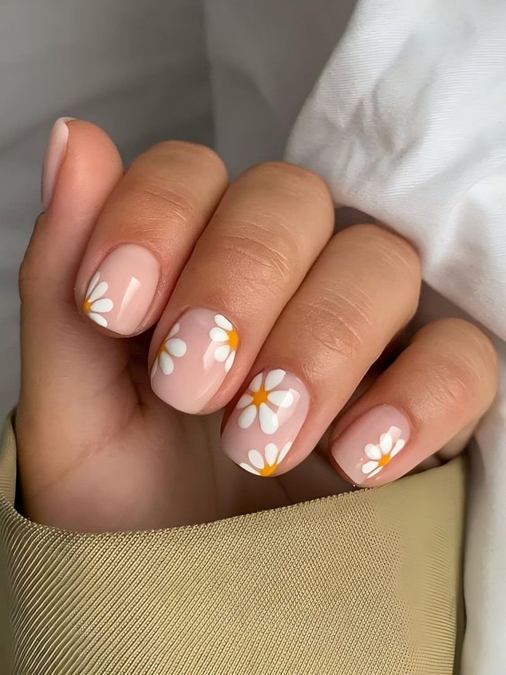 45 Feminine Nail Art Ideas To Turn Your Hands Into Flowers