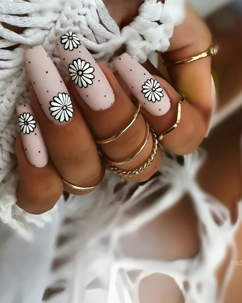 45 Feminine Nail Art Ideas To Turn Your Hands Into Flowers