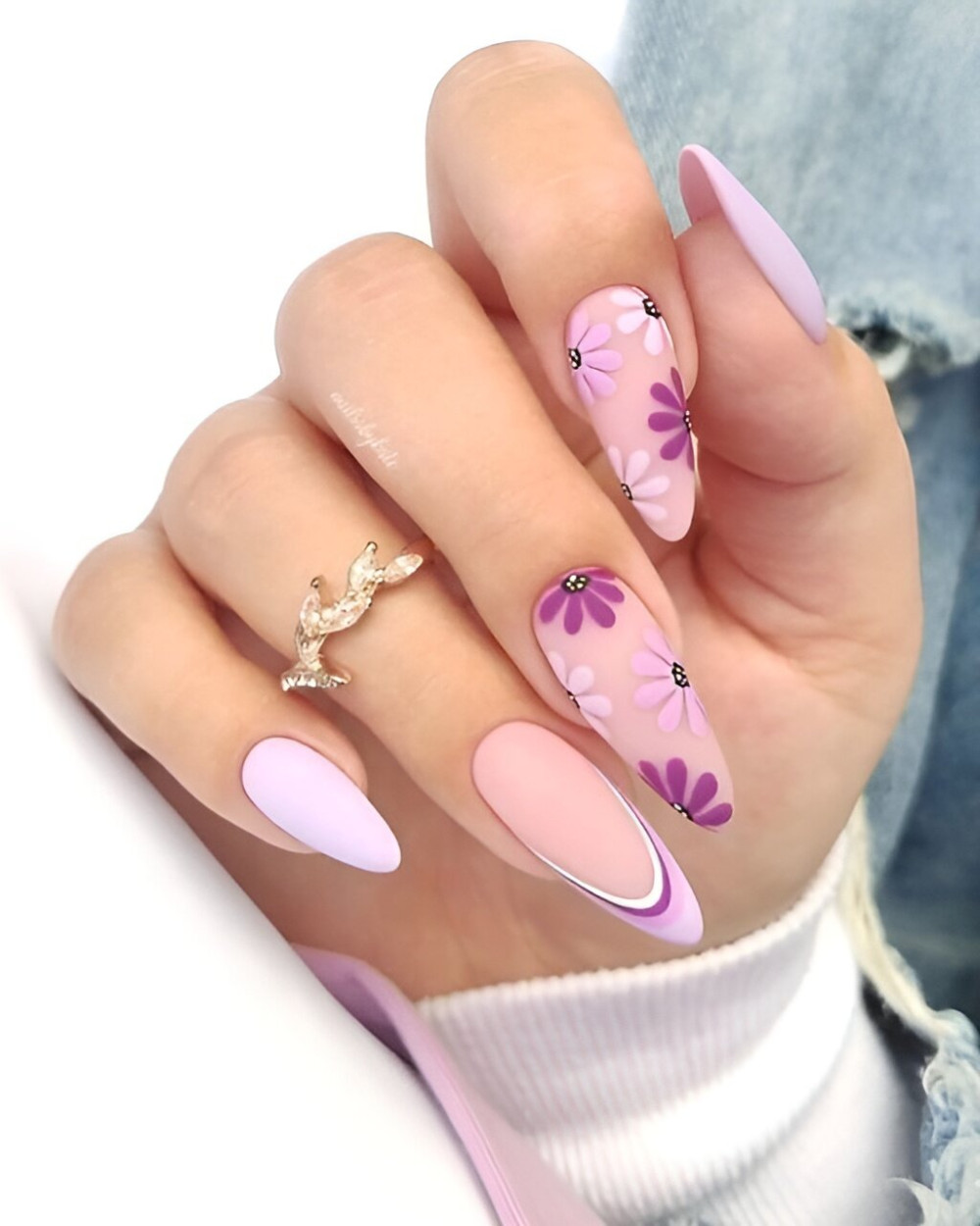 45 Feminine Nail Art Ideas To Turn Your Hands Into Flowers