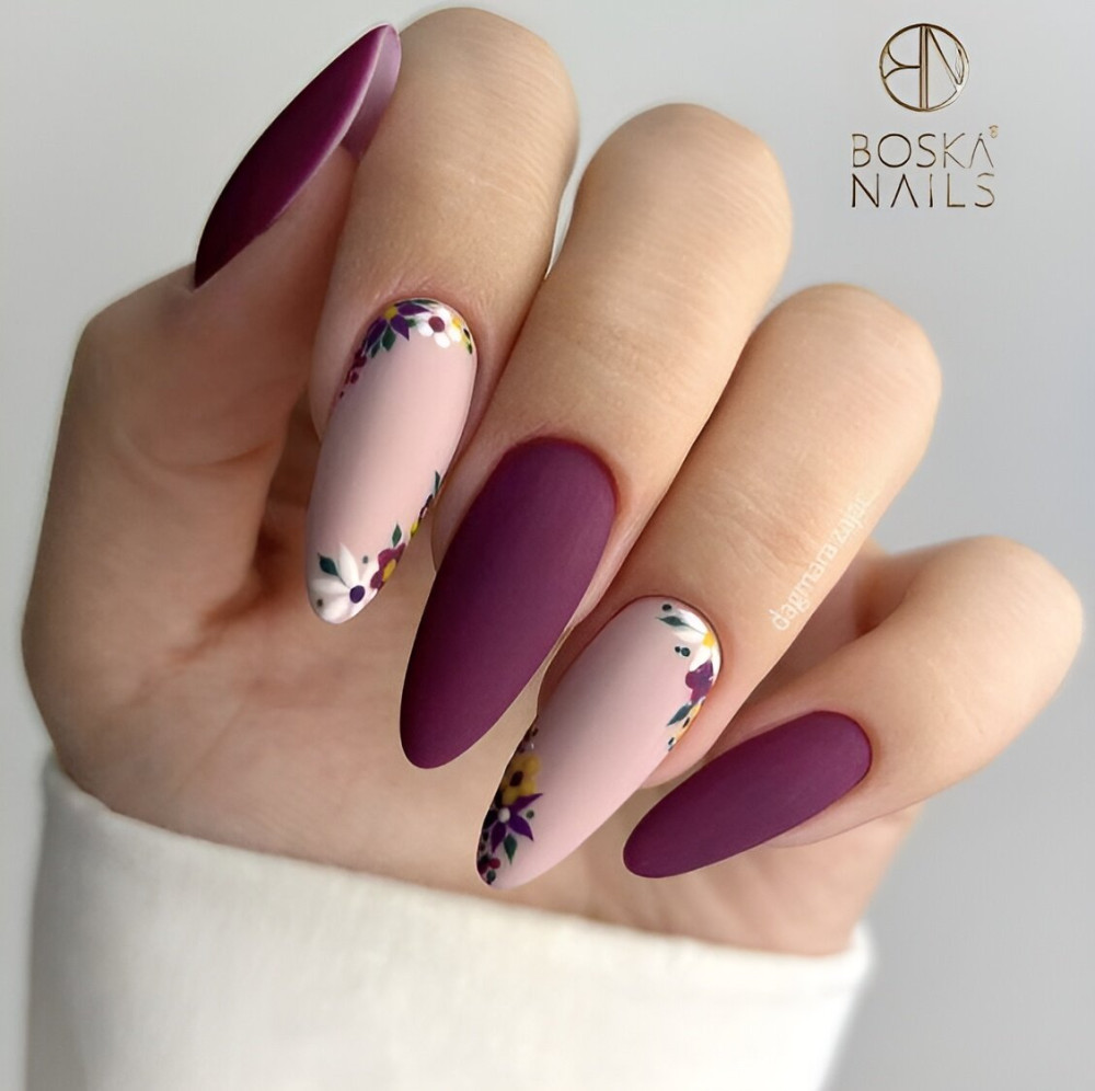 45 Feminine Nail Art Ideas To Turn Your Hands Into Flowers