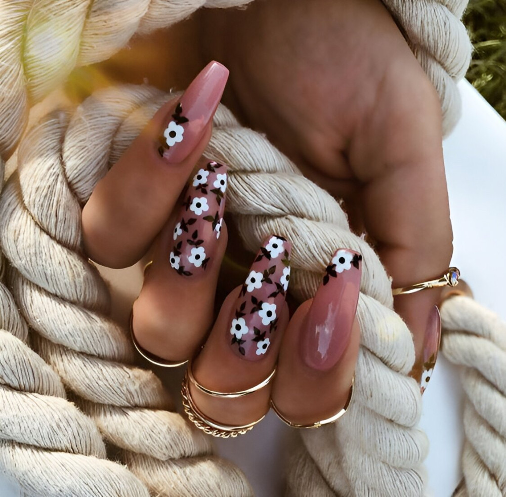 45 Feminine Nail Art Ideas To Turn Your Hands Into Flowers