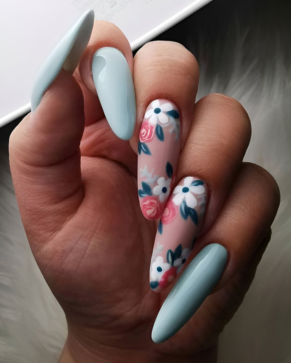 45 Feminine Nail Art Ideas To Turn Your Hands Into Flowers