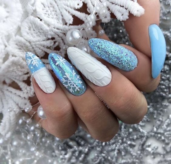 Embrace the Season with Stunning Blue Winter Nails – HUYENHUYEN