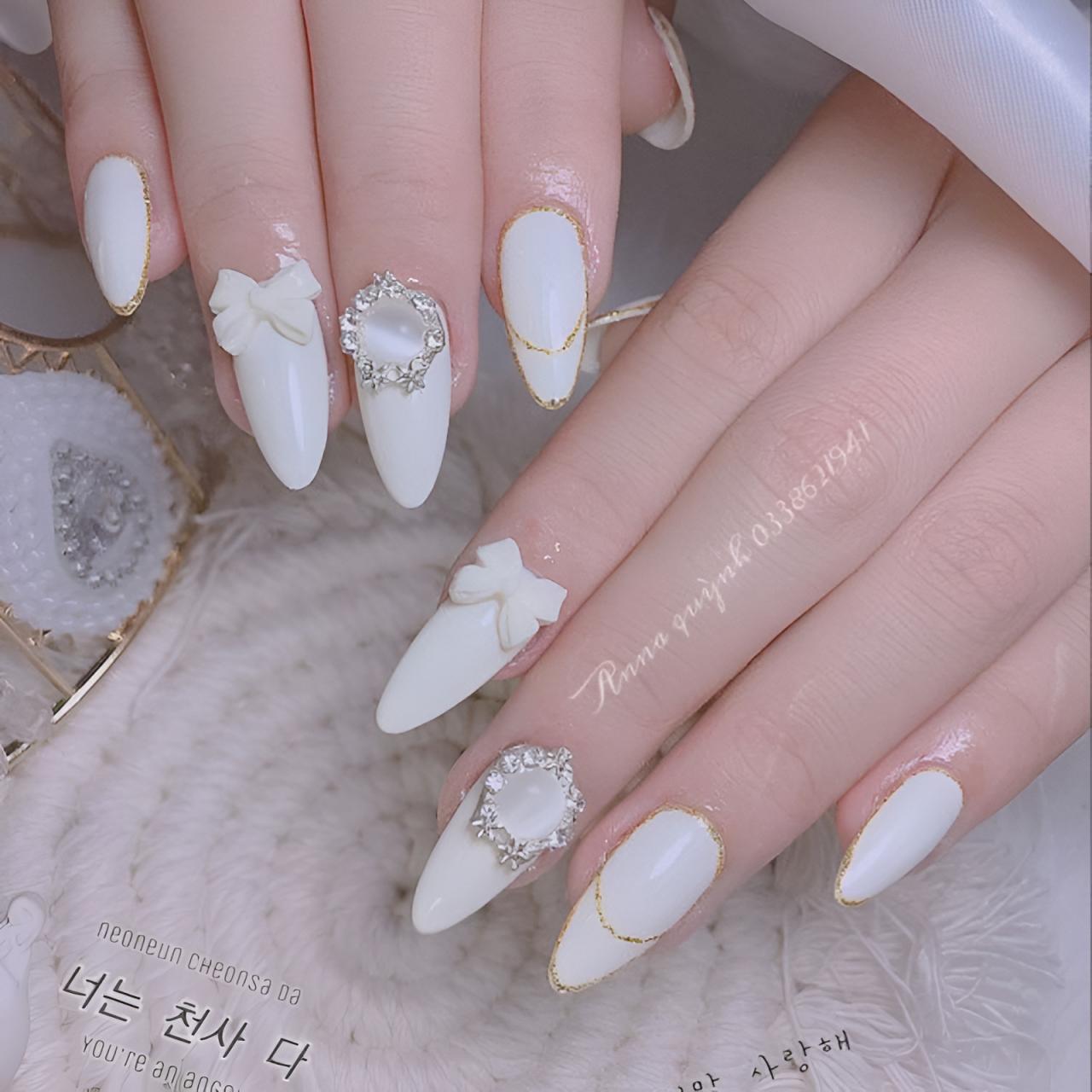 Discover 30 glamorous white nail designs that will make you the center of attention.