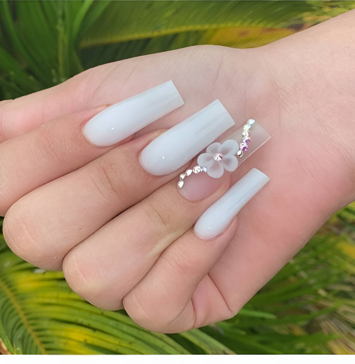 Discover 30 glamorous white nail designs that will make you the center of attention.