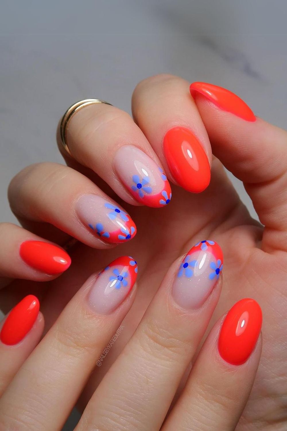 Coral nails with flowers