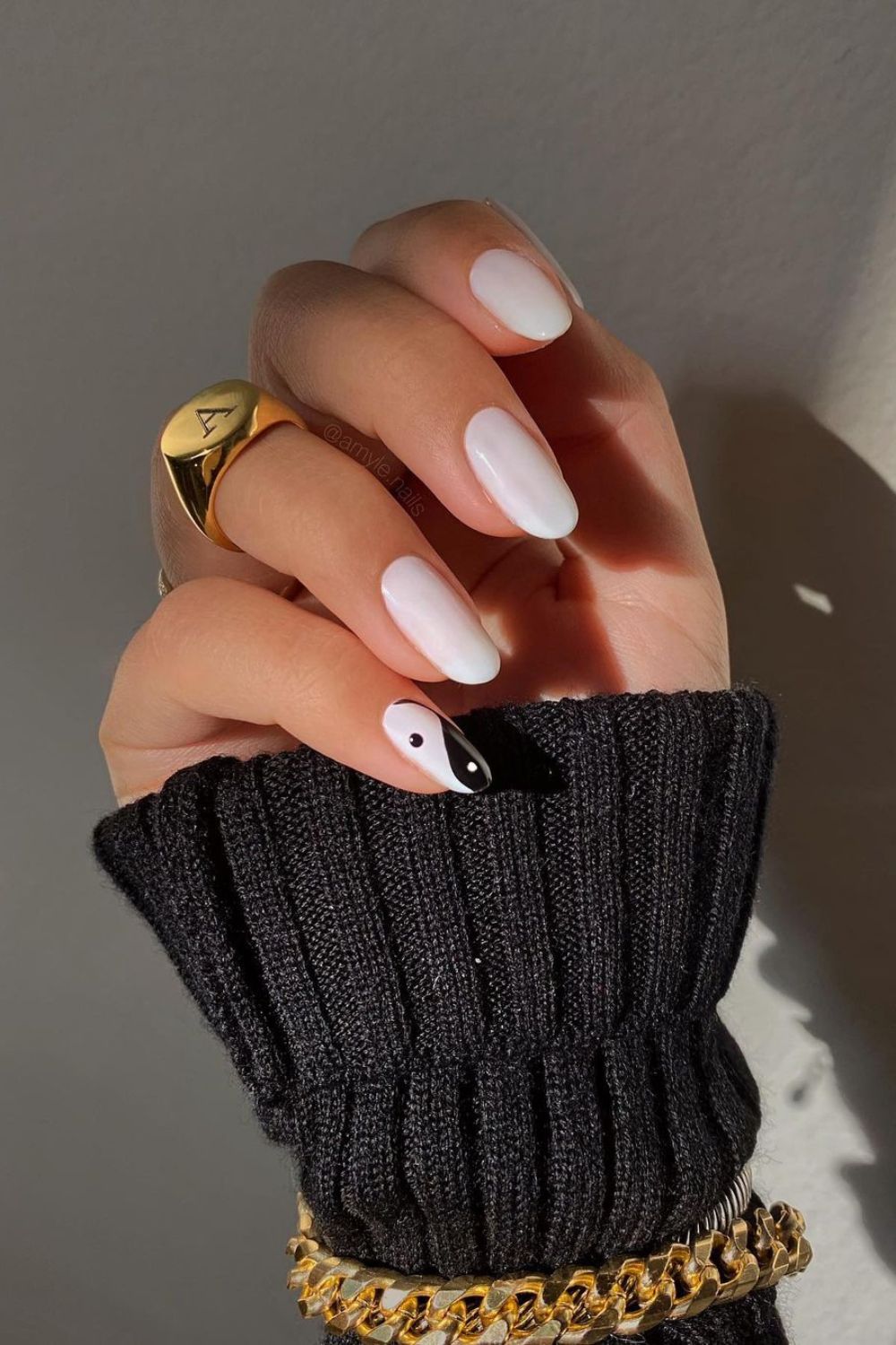 Nails with black and white yin yang design